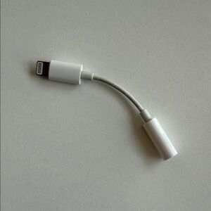 Apple White Lightning to 3.5mm Adapter